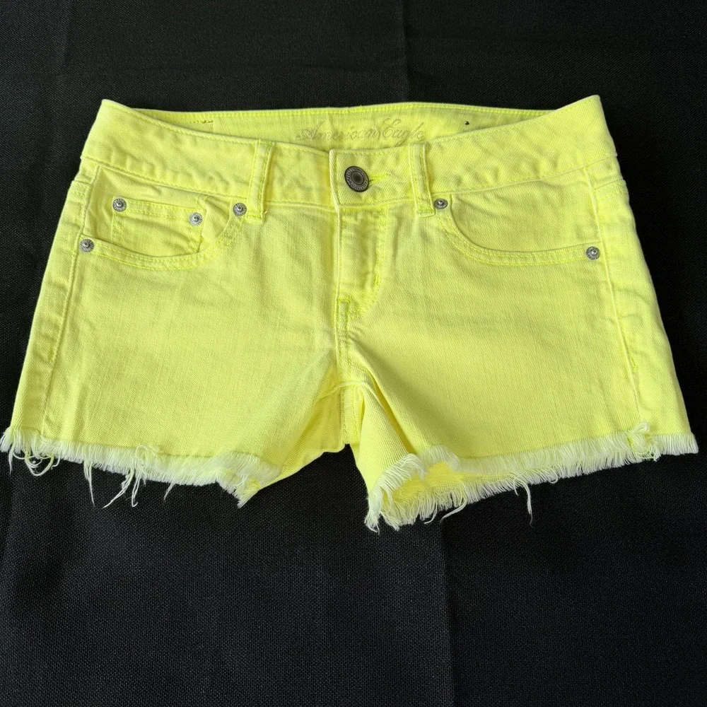 American Eagle AE Neon Volt Yellow Denim Shorts Size 2 Frayed Y2K Festival EUC